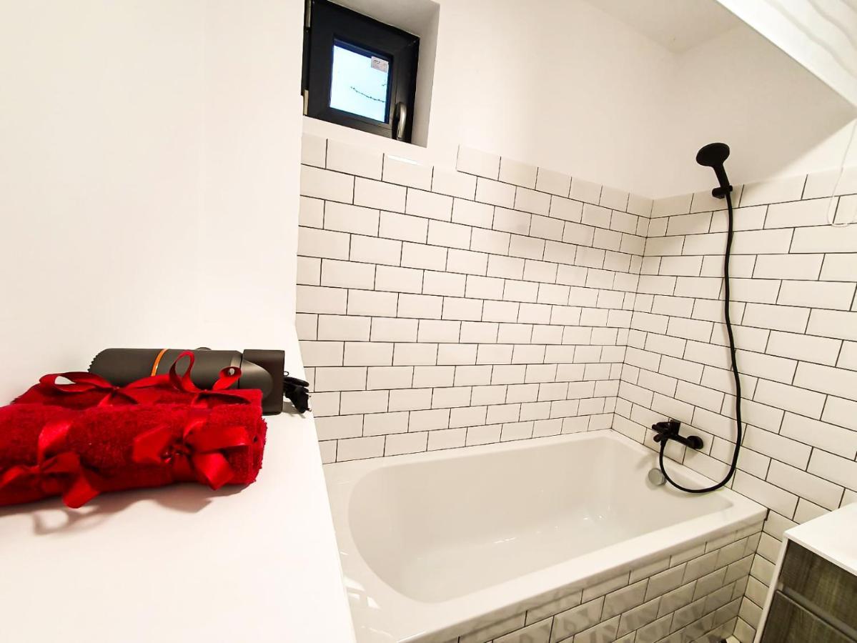 Apartament Urban Retreat: Industrial Chic 1Br Ap - Heart Of Bukareszt Zewnętrze zdjęcie